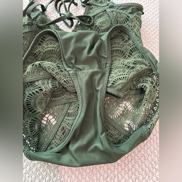 BECCA
Color Play Crochet Plunge One-Piece S - Picture 8 of 9